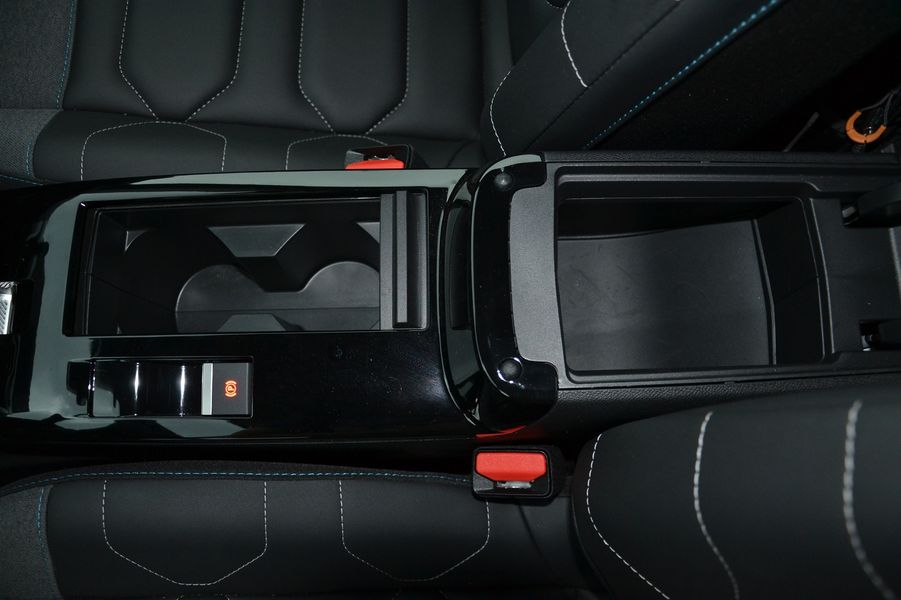 підлокітник Citroen C4, Citroen C4, новий Citroen e-C4, електромобіль Citroen