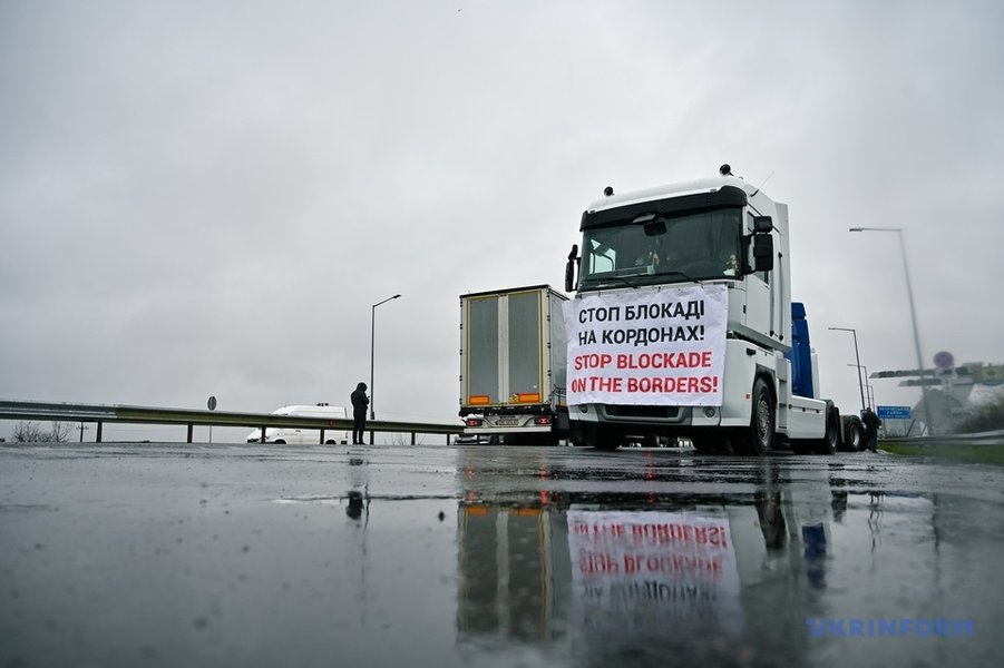 Мітинг українських перевізників на кордоні з Польщею