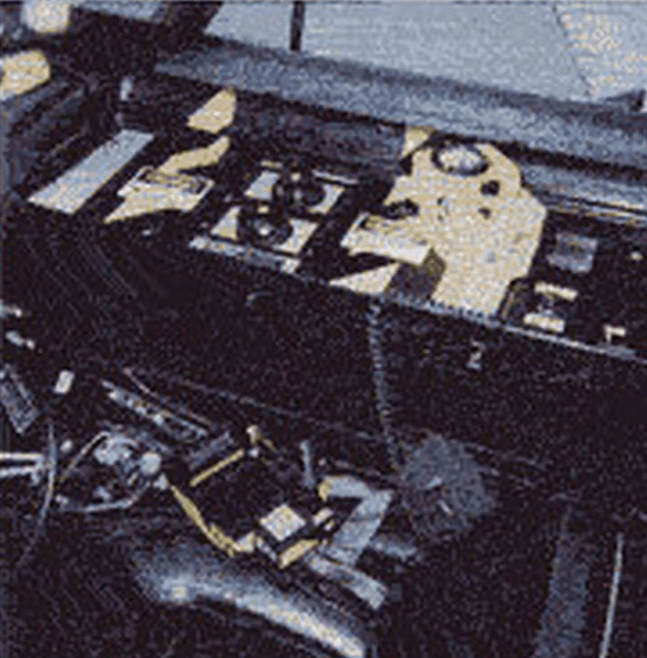 Старый компьютер, машина времени, путешественник во времени, компьтерный вирус, конец света, предсказал будущее