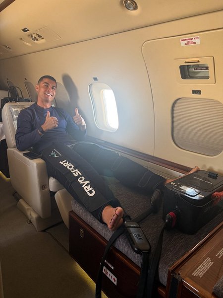 Самолет Роналду