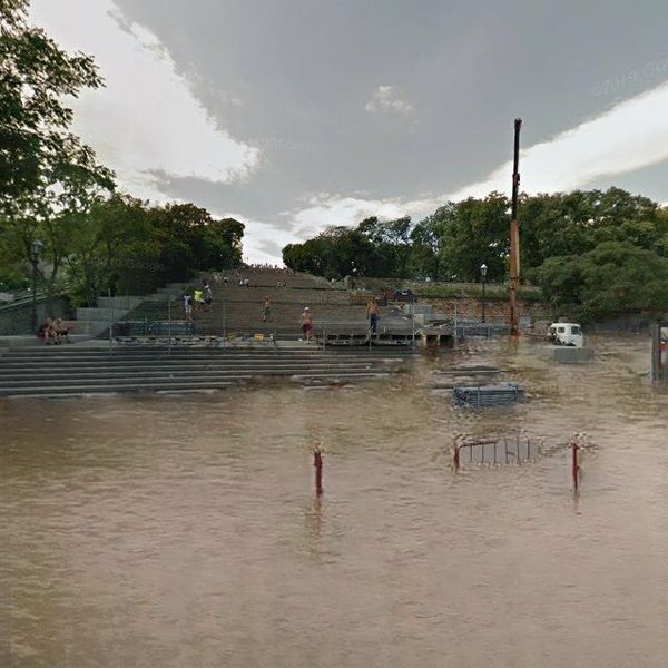 Зображення потопу біля Потьомкінських сходів в Одесі