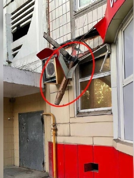 Как сообщает Telegram-канал Риа Мелитополь со ссылкой на росСМИ, в Белгороде после ночных взрывов нашли части ЗРК "Панцырь"