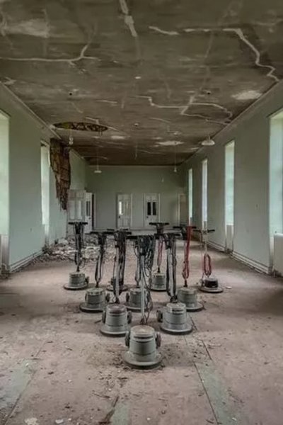 Покинута лікарня в Шотландії, стара лікарня, усередині покинутої лікарні, стара будівля, покинута будівля, моторошна будівля,