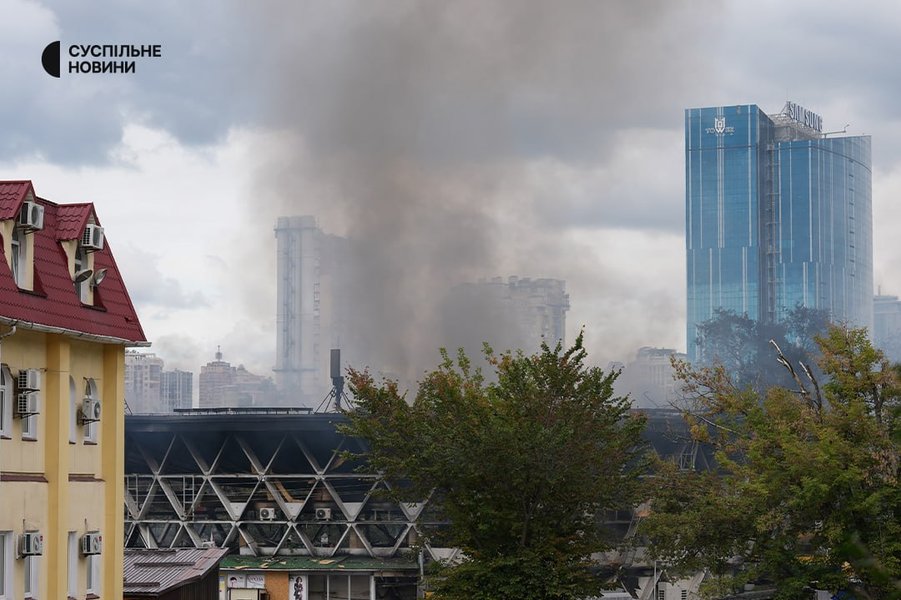 Ринок "Шайба" у Києві загорівся під час російської атаки 23 вересня Колишній критий ринок "Залізничний", відомий як "Шайба", загорівся після атаки РФ на Київ 23 вересня