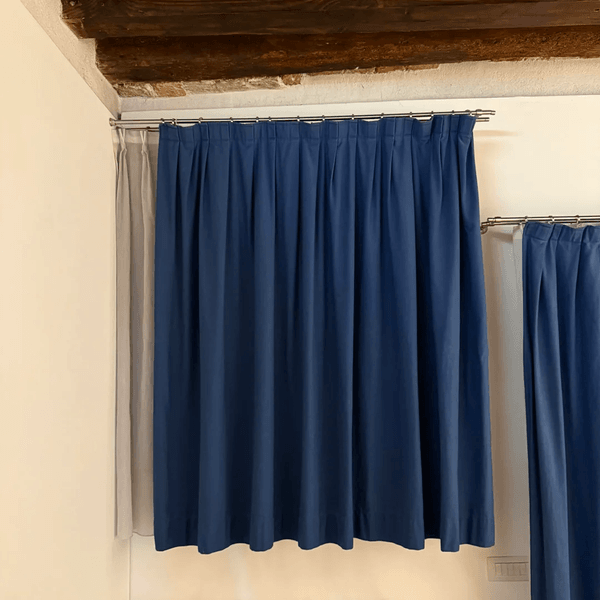 Штора, вид из окна, аренда жилья, съемная квартира, палаццо, квартира в Италии, жуткий вид из окна, Airbnb, полуразрушенная комната