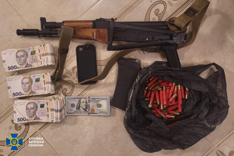 Обнаруженное во время обысков у рэкетиров Юрий Пришедько, Пришедько, задержали Пришедько, Пришедько рэкет, депутат Пришедько, рэкет, рэкетиры, СБУ