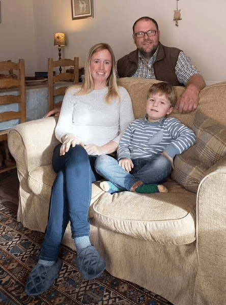 Нові власники ферми відремонтували старовинний будинок посеред жвавої траси