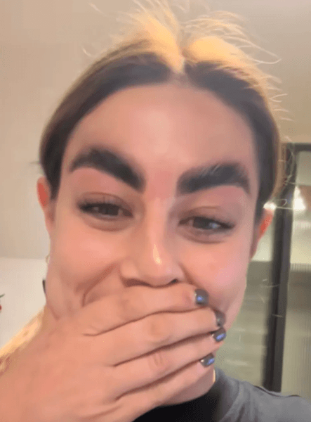 Британка зробила невдале ламінування брів і пошкодувала про це