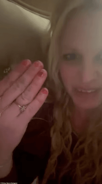 Бритни Спирс ногти