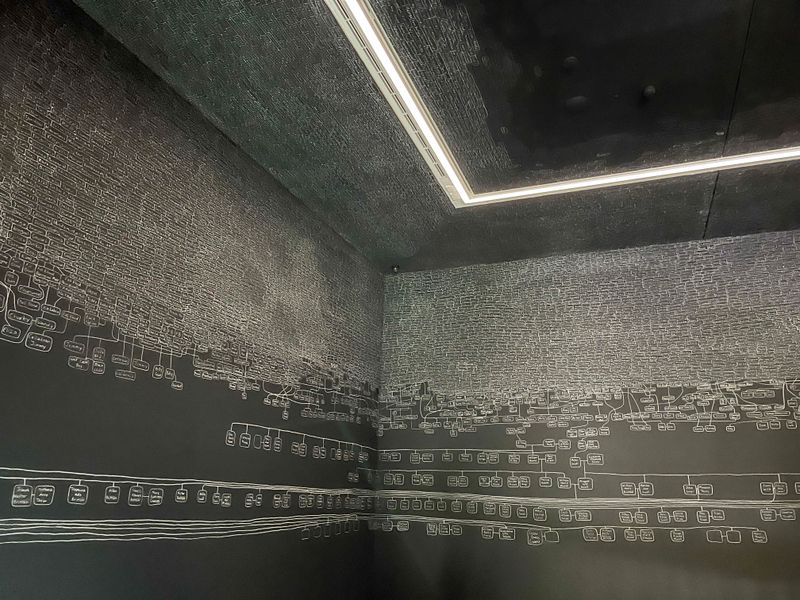 Павільйон Австралії, на стінах якого художник Арчі Мур крейдою намалював своє генеалогічне дерево