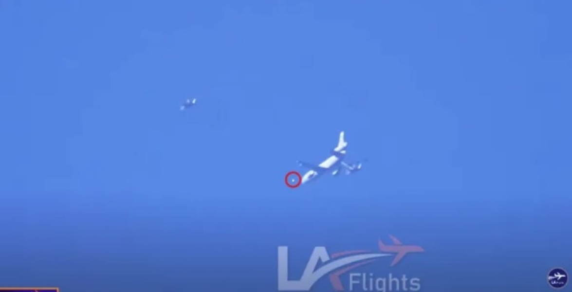 Air Force One Air Force One, НЛО, політ