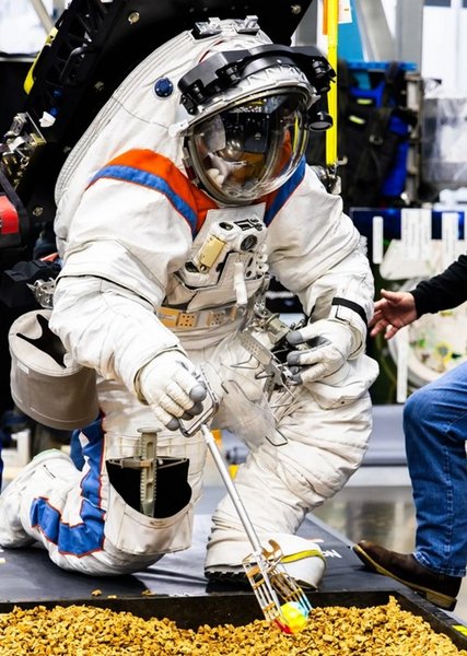 скафандр, Луна