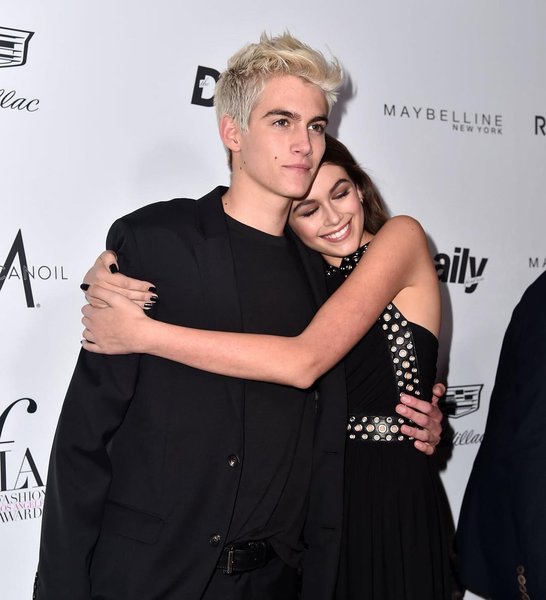 Кайя Гербер с братом Пресли