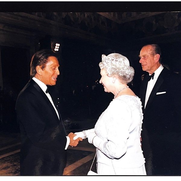 валентино королева єлизавета