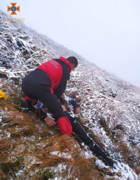 Карпати, Говерла, ДСНС, турист, сніг