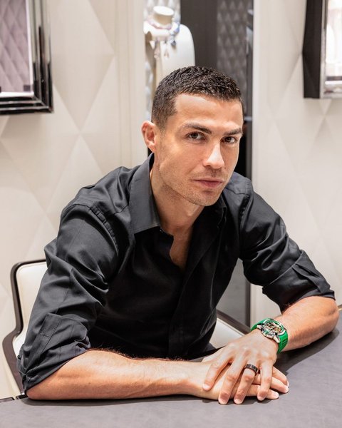 Криштиану Роналду часы, часы с бриллиантами