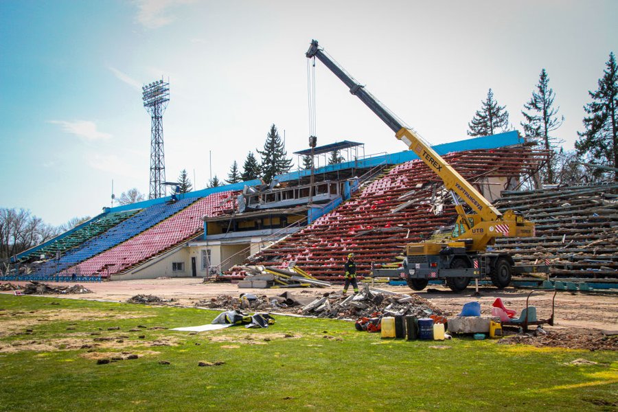 восстановление чернигова, чернигов после обстрелов, чернигов без воды, чернигов без света, чернигов гуманитарная катастрофа, чернигов, обстрелы чернигова, блокада чернигова, волонтеры в чернигове,