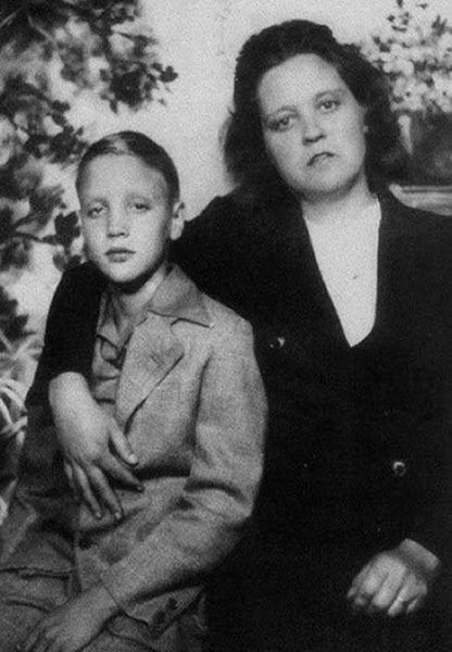 Элвис Пресли, Присцилла Пресли, мать Элвиса Пресли, фильм об Элвисе Пресли, биография Элвиса Пресли, Элвис Пресли жена, байопик, король рок-н-ролла