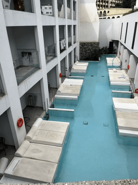 Молодожены пожалели о поездке в пятизвездочный отель, в котором началась стройка