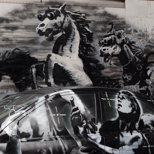 Crazy Horse, картина бенкси, Mazda Protege,