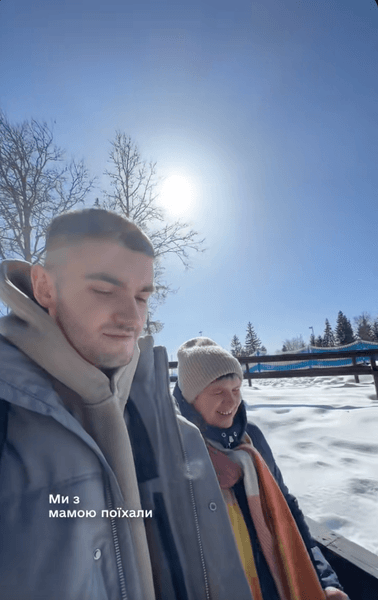 Украинец свозил маму в Буковель