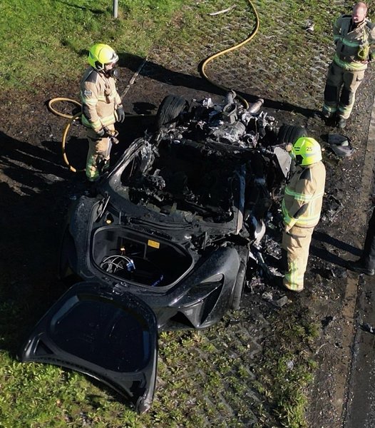 суперкар макларен, McLaren Artura, суперкар McLaren, згорів суперкар, McLaren Artura, згорів суперкар