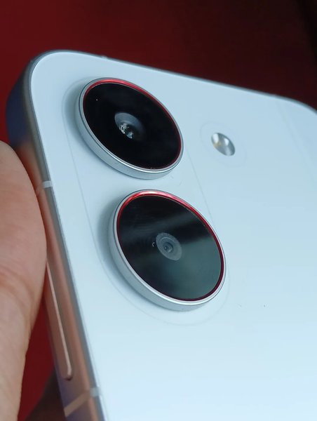 Poco X8 Pro камера дизайн смартфона