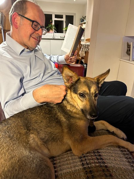 Софи рядом с хозяином