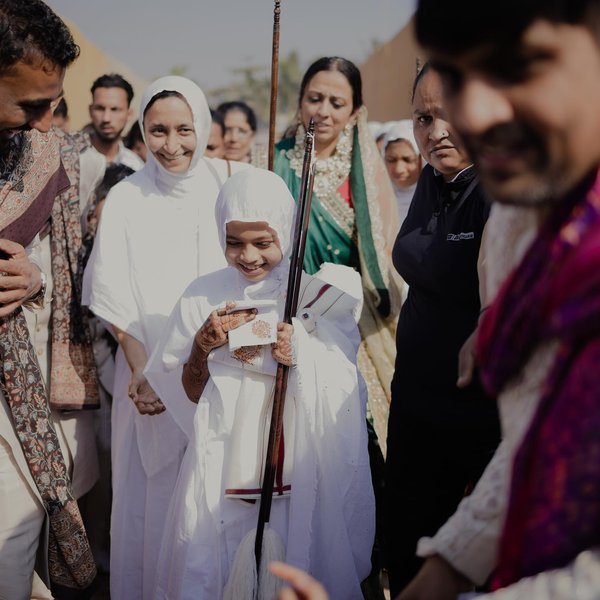 Деванші Сангві, восьмирічна черниця, джайнізм, черниця, чернечий орден, індія