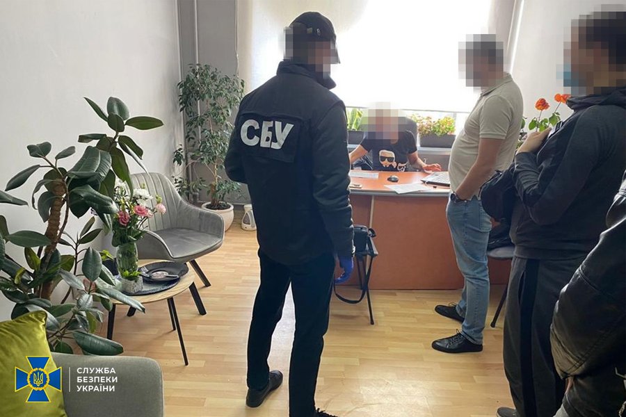 СБУ ликвидировала три схемы по подделке COVID-сертификатов и ПЦР-тестов