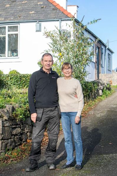 Дом среди кольцевой дороги, интересные объекты недвижимости, жилье, Кливид Говатсон живет в центре кольцевой дороги