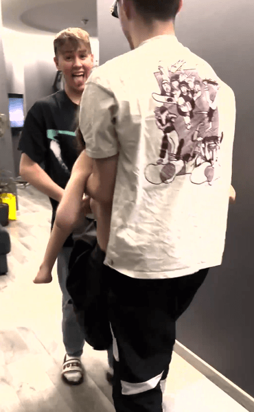 вечеринки, киев, поили девушек, издевались над девушками, скандал, полиция, обыски