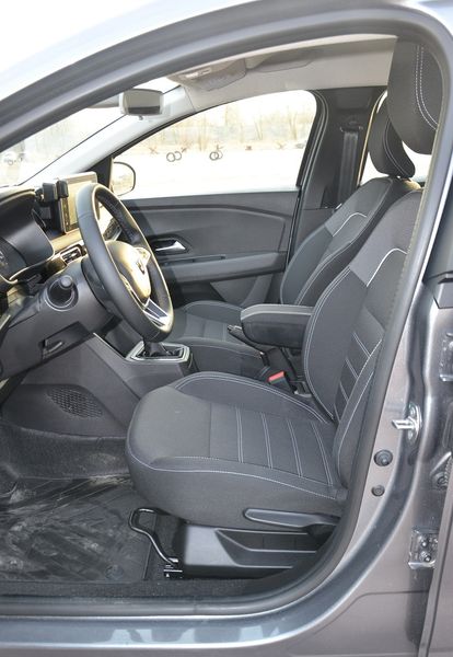 Передние сиденья Renault Taliant, новый Renault Taliant, Renault Taliant 2025, седан Renault Taliant, Renault Logan