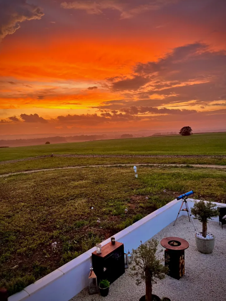 Супруги Шон Болдок и Лолли Керран купили французскую деревню, недвижимость, жилье, Великобритания, поместье под ремонт