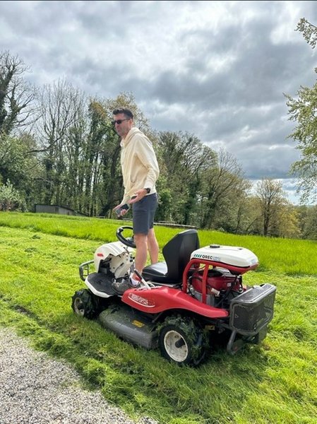 Мужчина продал дом выигранный в лотерею, роскошный коттедж, выиграл дом в лотерею, роскошный особняк, продал особняк,