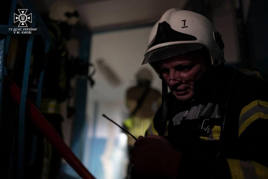 У Києві під час пожежі жінка вистрибнула з вікна і загинула Пожежа, Київ, горіла квартира, ДСНС