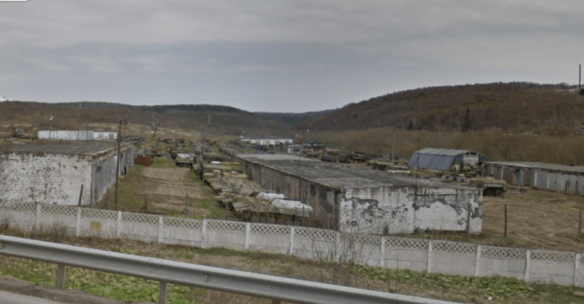 База біля Южно-Сахалінська