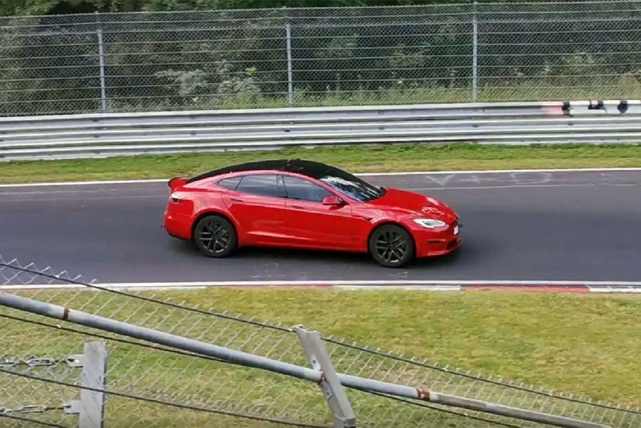 З 0 до 100 км/год розганяється за 2,1 секунди