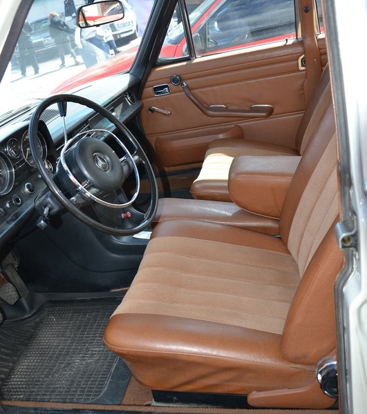 салон Mercedes W115