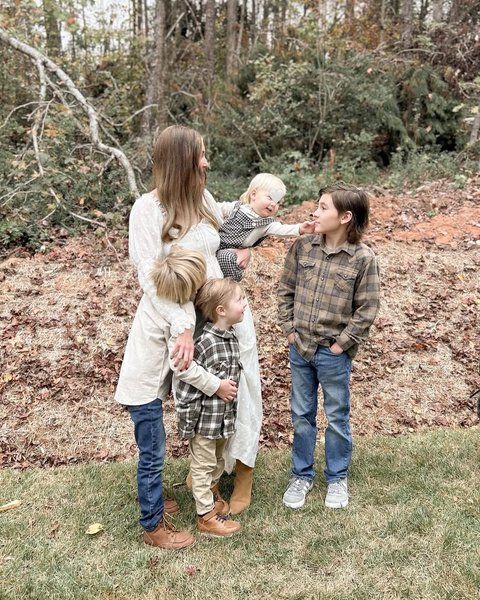 Женщина превратила старый сарай в дом для всей семьи из 6 человек, интересные истории, недвижимость, аренда жилья