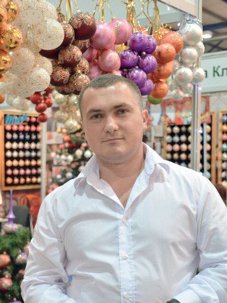 

Александр Дзюбан о поиске клиентов в ЕС: "Самое сложное — переговорный процесс. Западные компании крайне осторожно подходят к выбору новых поставщиков. Они не только проводят экспертизу предлагаемого им товара, но и проверяют условия труда на предприятии и систему контроля качества продукции"
