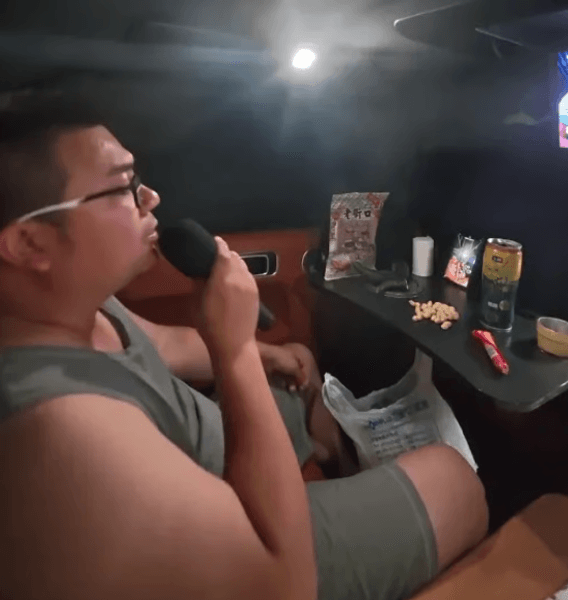 китаец живет в машине пекин