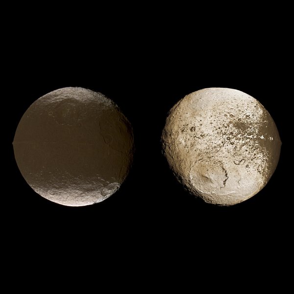 спутник Сатурна Япет раскрашен как инь-ян