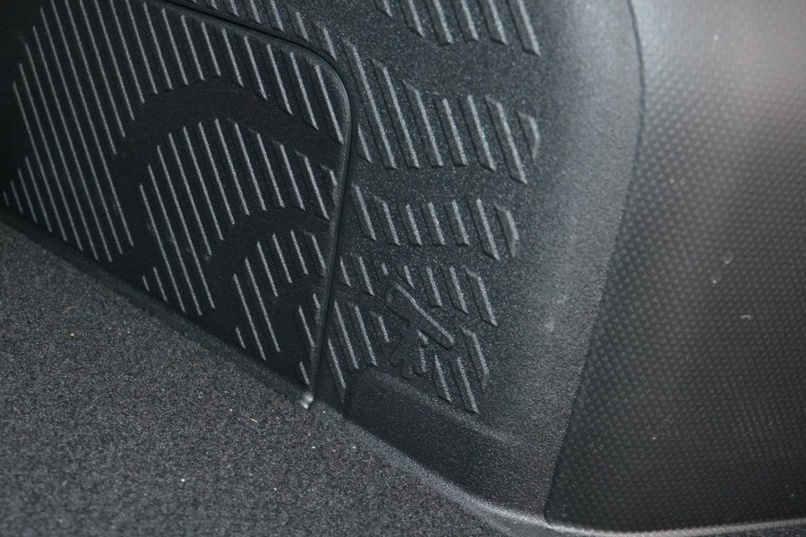 В багажнике есть небольшое изображение телескопа