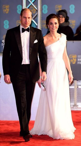 Кейт Миддлтон, Принц Уильям, королевские выходы, фото, белое платье, серьги принцессы Дианы