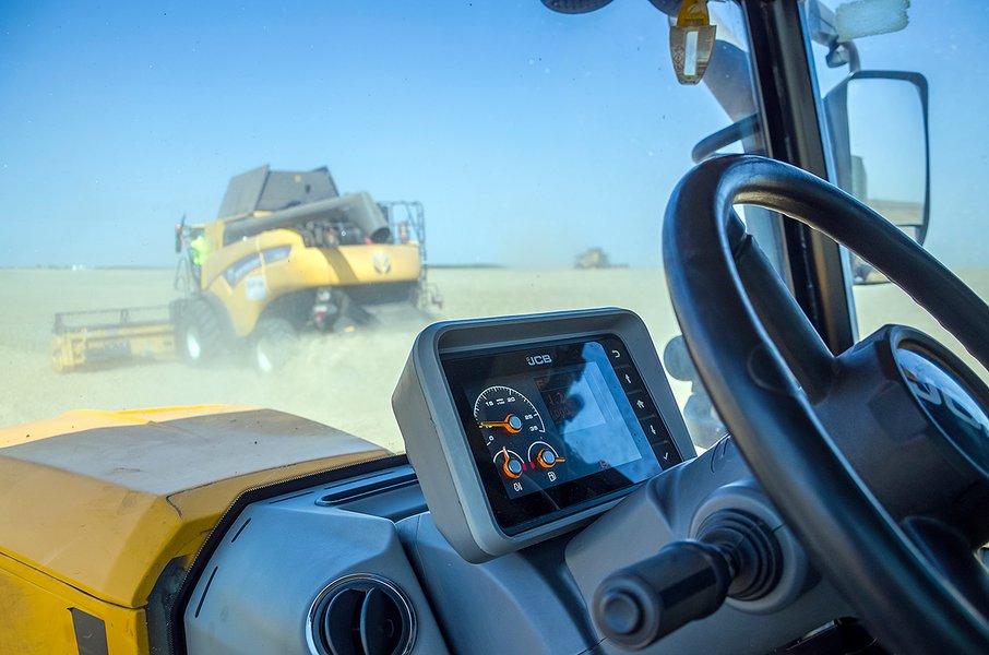 трактор, комбайн, поле