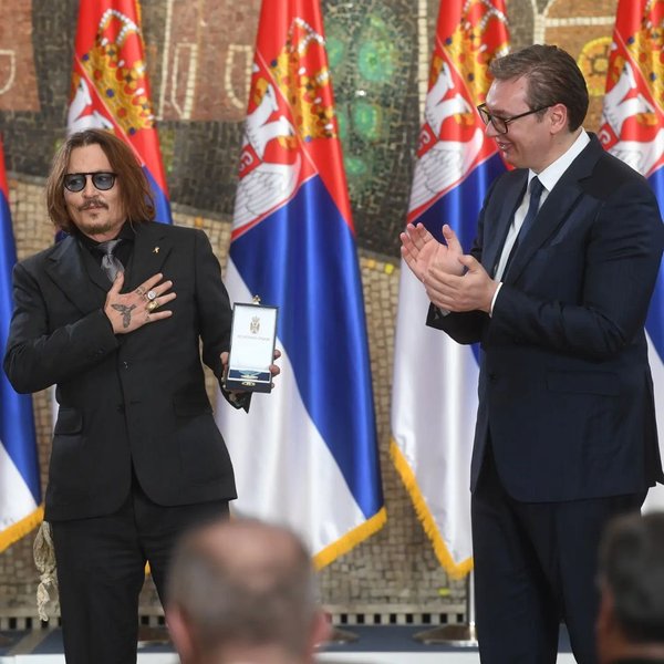 Джонні Депп, президент Сербії, Александр Вучич, золота медаль, нагорода