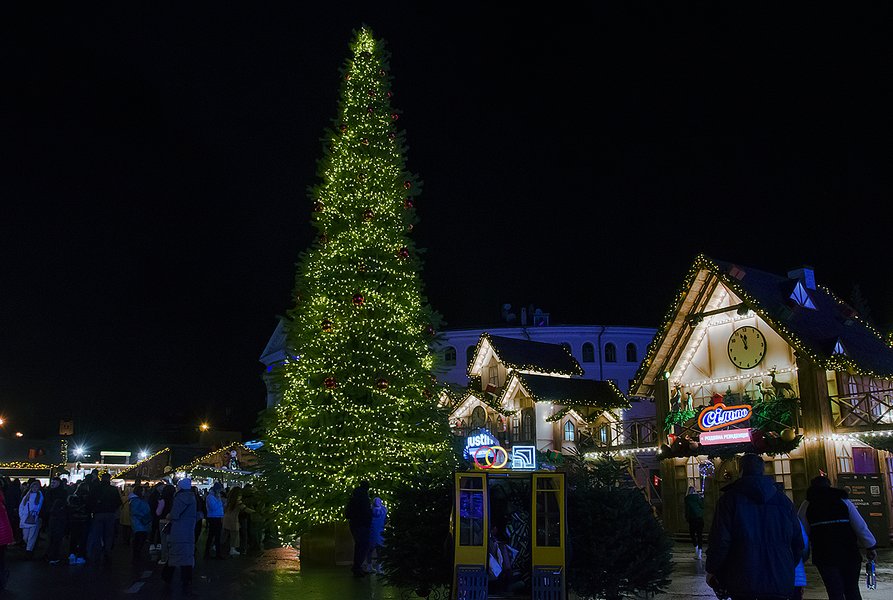 Так Київ зустрічав 2022 рік... Але й зараз, незважаючи на війну, 60% українців не відмовляються від святкових витрат
