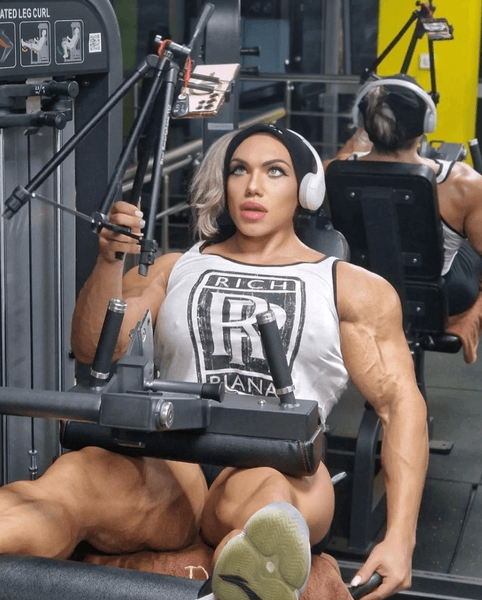 Наталия Кузнецова, бодибилдерша, спортсменка, амазонка-воительница, огромные мышцы, сильная девушка, необычная внешность