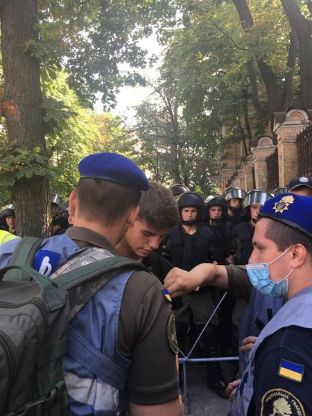 офис президента, лгбт-рейв, лгбт-прайд, киев-прайд, нацполиция